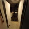 HOTEL ZERO MARUYAMA(渋谷区/ラブホテル)の写真『201号室 ドアを開けたところ。』by angler