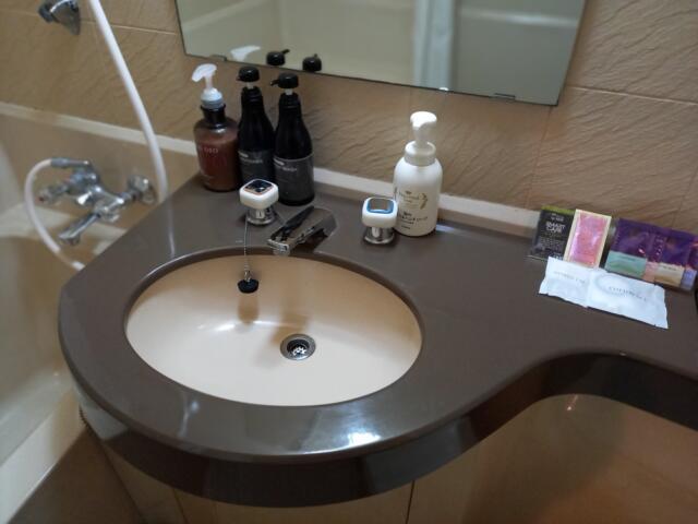 HOTEL K(新宿区/ラブホテル)の写真『303号室 ユニットバスの洗面台』by angler