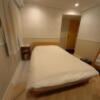 HOTEL K(新宿区/ラブホテル)の写真『303号室 ベッド足元側からの室内全景』by angler