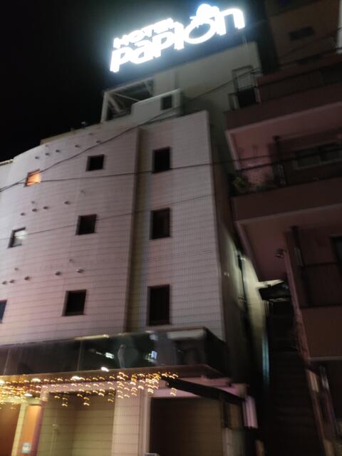 ホテル パピオン(荒川区/ラブホテル)の写真『夜の外観』by ルドルフ