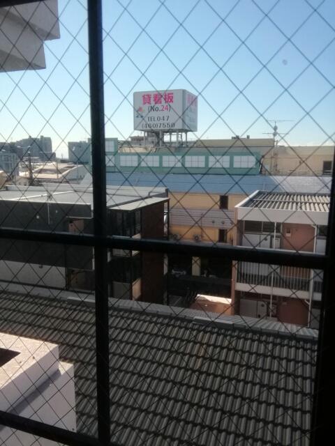 ホテル レモンツリー　船橋(船橋市/ラブホテル)の写真『406号室、街側の窓の景色です。(22,2)』by キジ