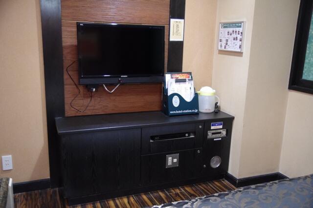 HOTEL STATION インペリアル(台東区/ラブホテル)の写真『171号室　テレビとオーディオラック』by マーケンワン