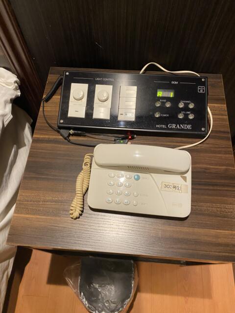 HOTEL GRANDE(川口市/ラブホテル)の写真『303号室(ベッド傍スイッチ類)』by こねほ