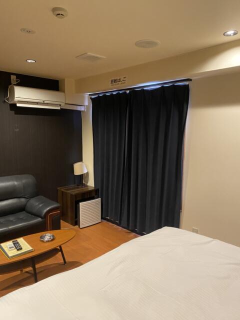 HOTEL GRANDE(川口市/ラブホテル)の写真『303号室(右手前から奥)』by こねほ