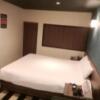 555motel湘南(藤沢市/ラブホテル)の写真『108号室、ベッドです。(22,2)』by キジ