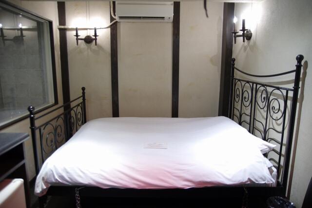 ALPHA-IN（アルファイン）(港区/ラブホテル)の写真『204号室　ベッド』by マーケンワン