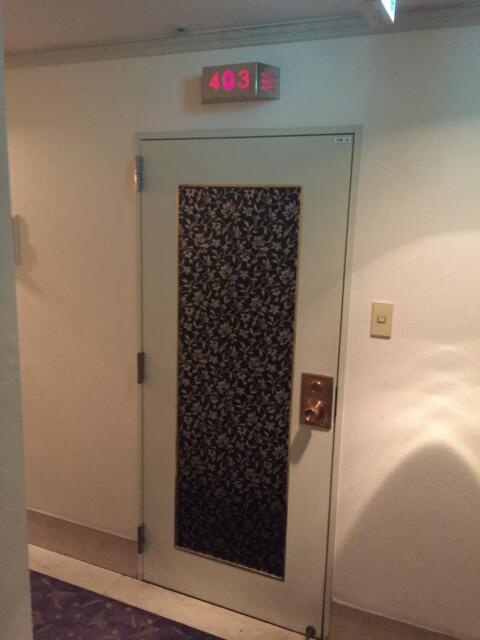 HOTEL Bless（ブレス)(新宿区/ラブホテル)の写真『403号室 入口のドア』by hireidenton