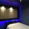 HOTEL EMERALD（エメラルド）(品川区/ラブホテル)の写真『301号室 ソファから見た室内』by ACB48