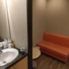Will CIty(ウィルシティ)池袋(豊島区/ラブホテル)の写真『102　洗面所横のソファー』by ゆかるん