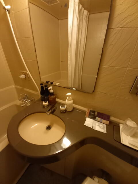 HOTEL K(新宿区/ラブホテル)の写真『301号室 ユニットバス 洗面台』by angler