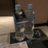 HOTEL Villa Senmei(ヴィラ センメイ）(大田区/ラブホテル)の写真『306号室　サイドテーブル上無料飲料水』by 東京都