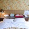ホテル衣(台東区/ラブホテル)の写真『205号室　枕元の設備』by マーケンワン