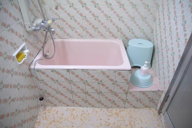 ホテル衣(台東区/ラブホテル)の写真『205号室　浴槽』by マーケンワン