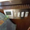 ペリカン(渋谷区/ラブホテル)の写真『305号室の枕元スイッチ類 空調良くききます。』by angler