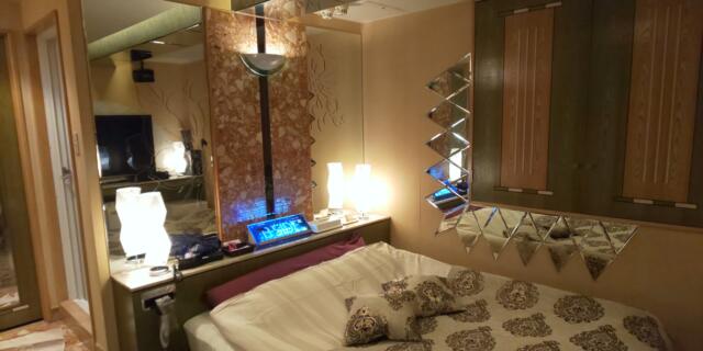 B-SIDE(品川区/ラブホテル)の写真『403号室のベッドスペース2、所々に鏡が！』by ヒロくん!