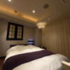 HOTEL ZERO MARUYAMA(渋谷区/ラブホテル)の写真『101号室のベッド足元側から。』by angler