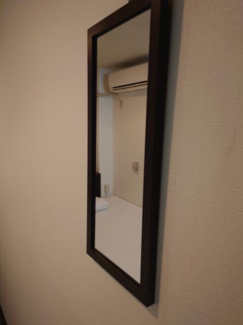 レンタルルーム プライム7(荒川区/ラブホテル)の写真『５０１号室備品鏡』by そこそこの人生