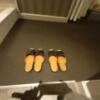 シャトン(新宿区/ラブホテル)の写真『101号室の室内履き 革で気持ち良い。』by angler
