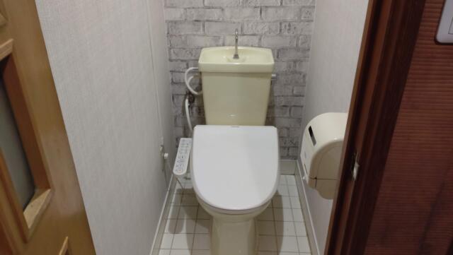 HOTEL R&N（レストアンドネスト）(蕨市/ラブホテル)の写真『301号室　トイレ』by でこた