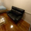 ペリカン(渋谷区/ラブホテル)の写真『502号室のソファ。革張り重厚。』by angler