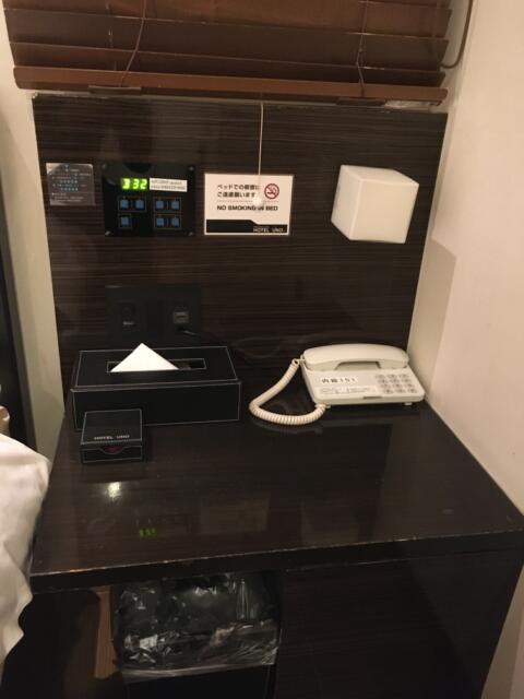 HOTEL UNO(ウノ)(川口市/ラブホテル)の写真『302号室　ベッドサイド』by 92魔
