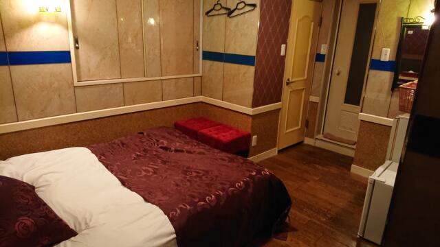 hotel SKY ROAD(豊島区/ラブホテル)の写真『421号室 部屋全景②』by 舐めたろう