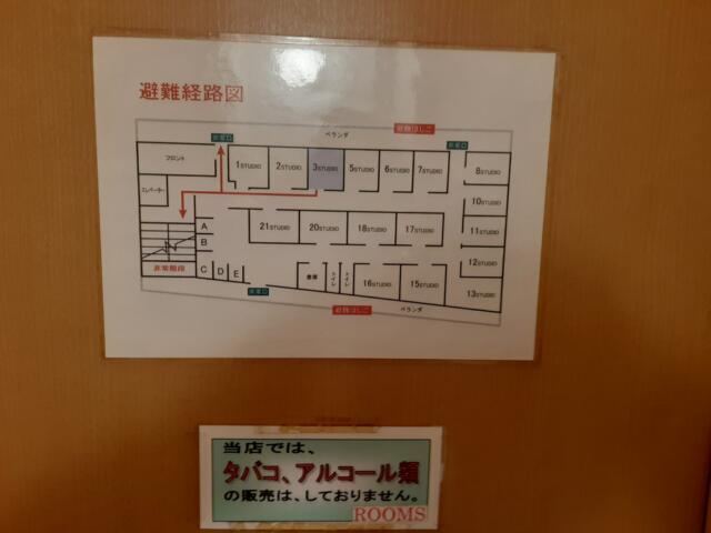 レンタルルーム ROOMS(新宿区/ラブホテル)の写真『３号室　避難経路』by 上戸 信二