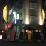 HOTEL AVANCER ネクスト(大阪市/ラブホテル)の写真『夜の外観』by あらび