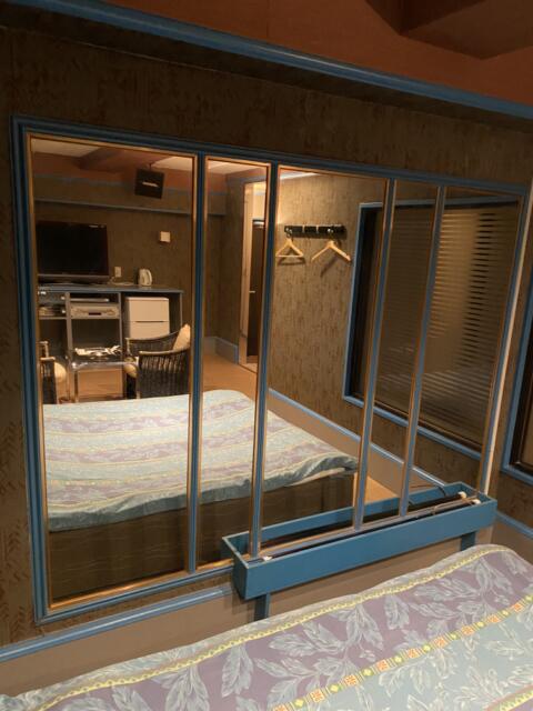 ドルフィン(新宿区/ラブホテル)の写真『405号室(壁面大型の鏡)』by こねほ