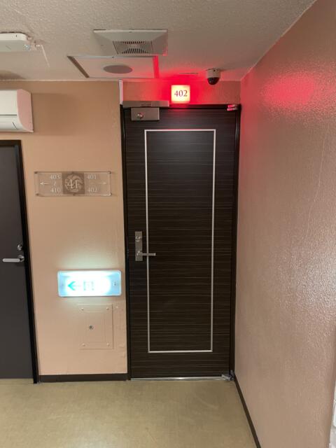 HOTEL RIO（リオ）(新宿区/ラブホテル)の写真『402号室、ドア前』by かとう茨城47