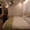 バリアンリゾート新宿グランピング店(新宿区/ラブホテル)の写真『1001号室（ピングロイヤルビュー）ベッド』by ホテルレポったー