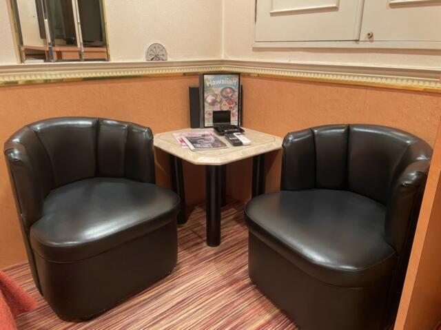 ホテルSAVOY(台東区/ラブホテル)の写真『608号室のソファーとテーブル』by miffy.GTI