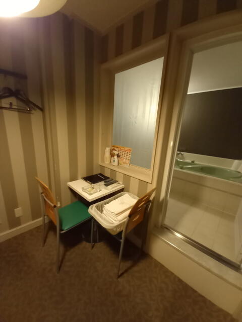シャトン(新宿区/ラブホテル)の写真『304号室 テーブルセット』by angler