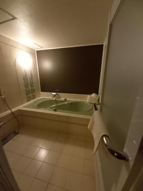 シャトン(新宿区/ラブホテル)の写真『304号室 浴室全景』by angler
