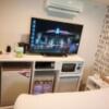 555motel湘南(藤沢市/ラブホテル)の写真『101号室利用、TVや冷蔵庫です。(22,3)』by キジ