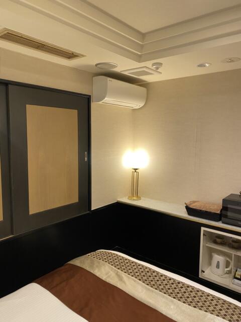 HOTEL R&N（レストアンドネスト）(蕨市/ラブホテル)の写真『302号室(左手前から奥)』by こねほ