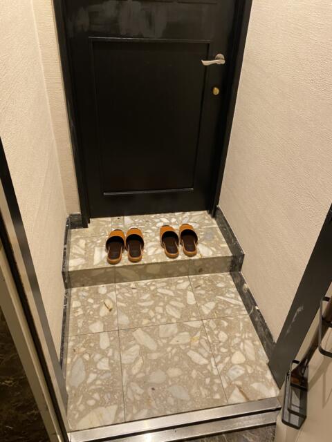 HOTEL R&N（レストアンドネスト）(蕨市/ラブホテル)の写真『302号室(玄関)』by こねほ
