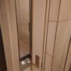 ホテルSAVOY(台東区/ラブホテル)の写真『502号室トイレのドア（鏡が付いている）』by そこそこの人生