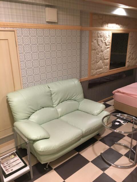 ホテル MARE（マーレ）(品川区/ラブホテル)の写真『201号室　ソファー』by ちげ