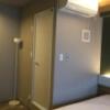ホテル大山(新宿区/ラブホテル)の写真『304号室 壁掛けTV側から見た室内』by ACB48