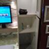 Hotel Queen(クィーン)(豊島区/ラブホテル)の写真『102号室 テレビの横、冷蔵庫の正面に収納スペースあり。１番上の段にバスタオル。フェイスタオルは無し。』by なめろう