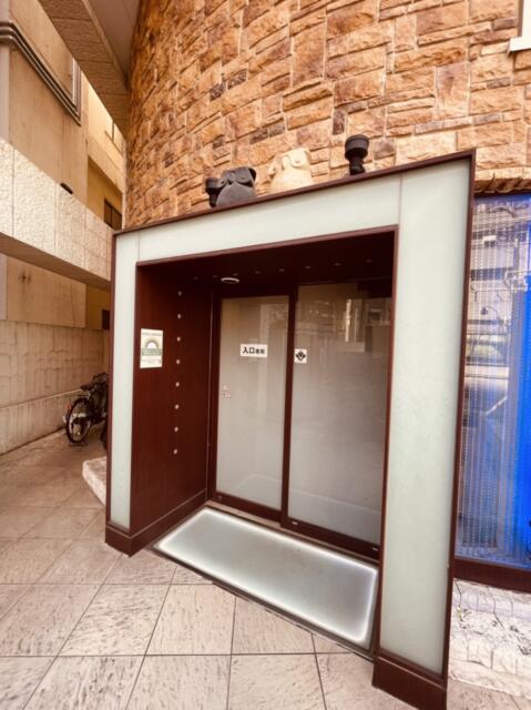 ホテル Ｘ(豊島区/ラブホテル)の写真『入口専用のドア』by miffy.GTI