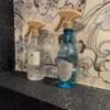 HOTEL EMERALD（エメラルド）(品川区/ラブホテル)の写真『501号室　ベット上棚消臭スプレー』by 東京都