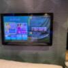 HOTEL EMERALD（エメラルド）(品川区/ラブホテル)の写真『501号室　ベット横の壁掛けTV』by 東京都