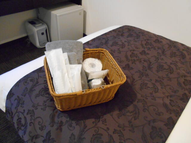 HOTELプレジール立川(立川市/ラブホテル)の写真『403号室、シングルルームのリネン類』by もんが～