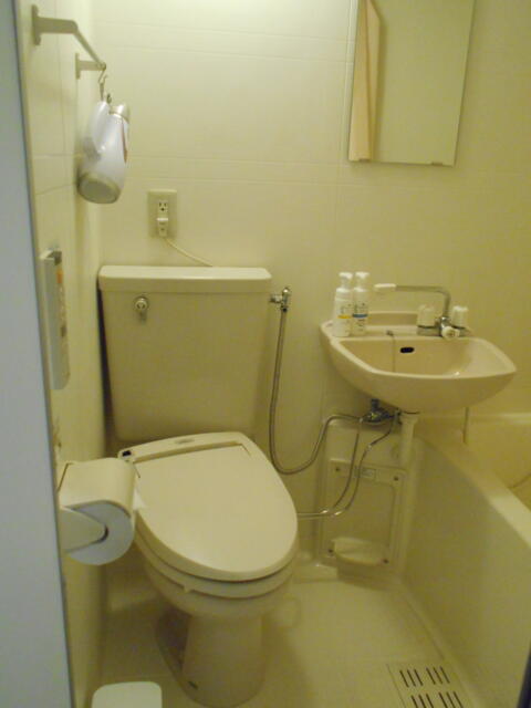 HOTELプレジール立川(立川市/ラブホテル)の写真『403号室、トイレと洗面所』by もんが～