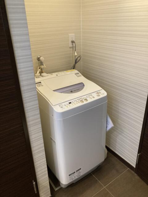 ホテル M by 南の風風力3(沼津市/ラブホテル)の写真『306号室洗濯機』by 一刀流