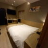 ホテル 小山 (KOYAMA）(新宿区/ラブホテル)の写真『101号室の浴室側からの室内全景』by angler
