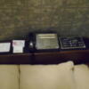 キャメルイン ウエスト(立川市/ラブホテル)の写真『227号室、枕元の電話、有線放送の装置など』by もんが～