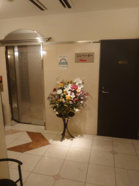 ホテル ウエスト(品川区/ラブホテル)の写真『1階エレベーターホール』by momomo
